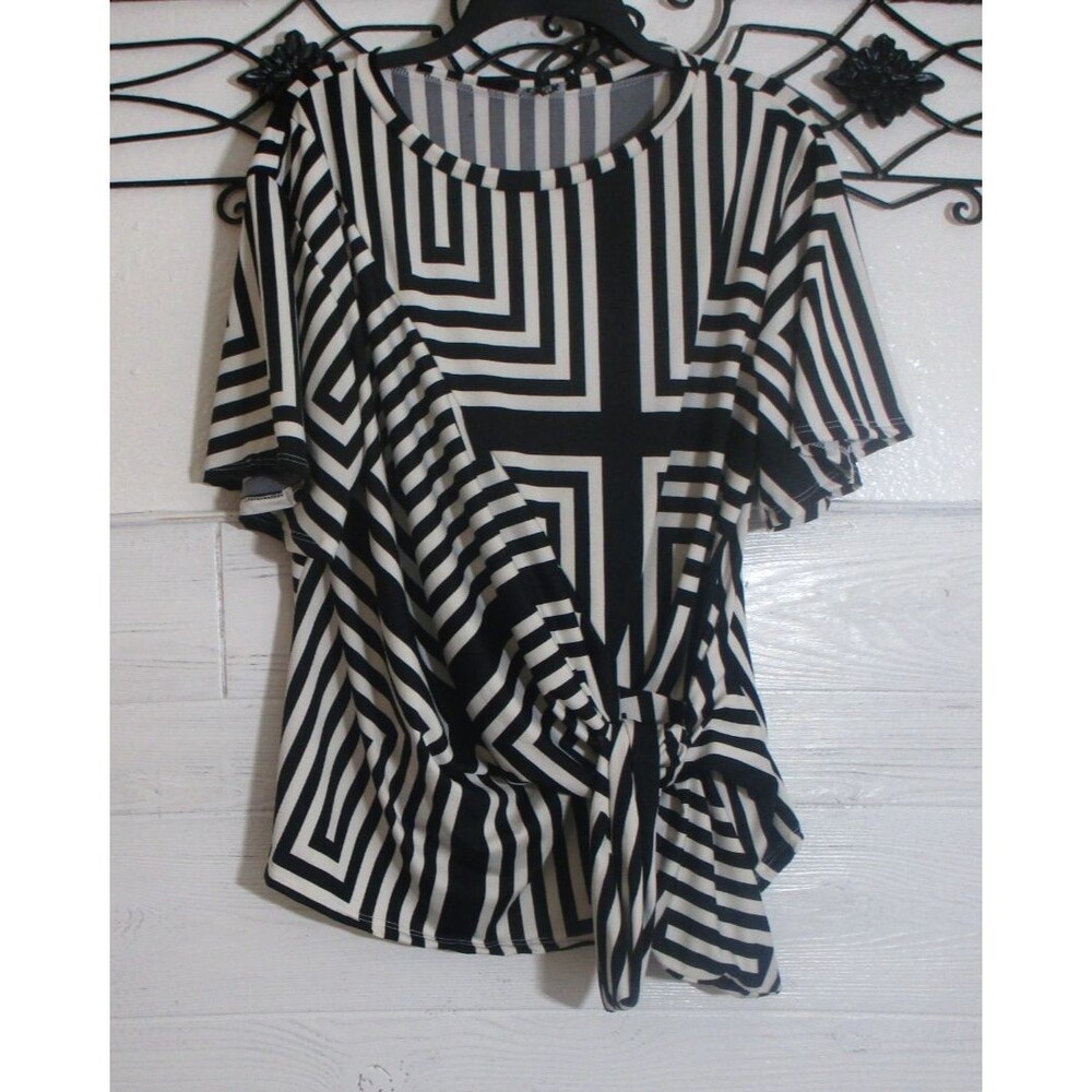 Poof New York Women's Knit Top Size 2X Short Sleeve Black Geometric Round Neck
